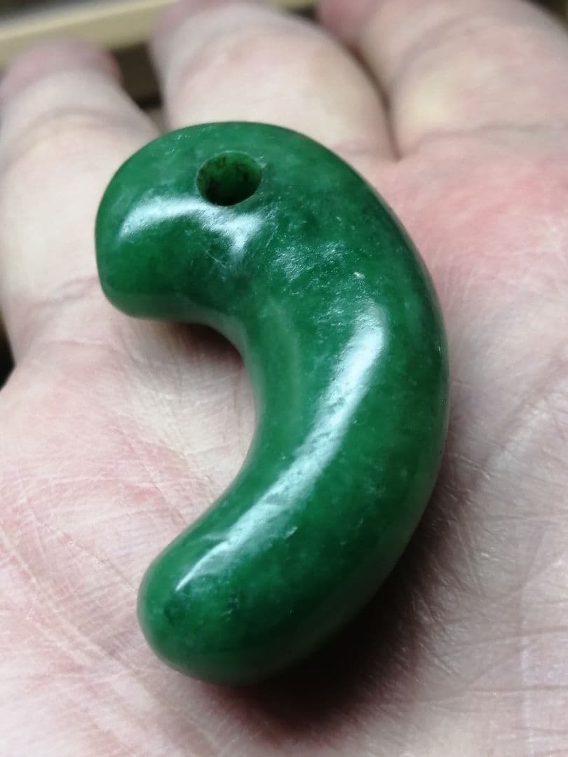 ★古墳期『糸魚川翡翠勾玉』出土品。4.8cm【超琅玕翡翠】最高峰の巨大勾玉です。