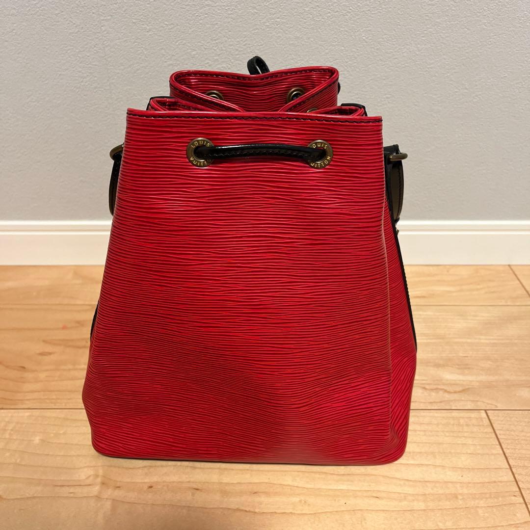 ルイヴィトン　エピ　プチノエ　赤
