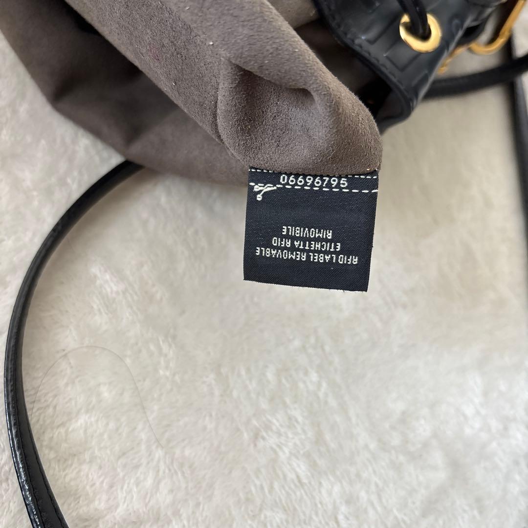 Fendi フェンディ　モントレゾール　ロゴ入り　ショルダーバッグ ブラック