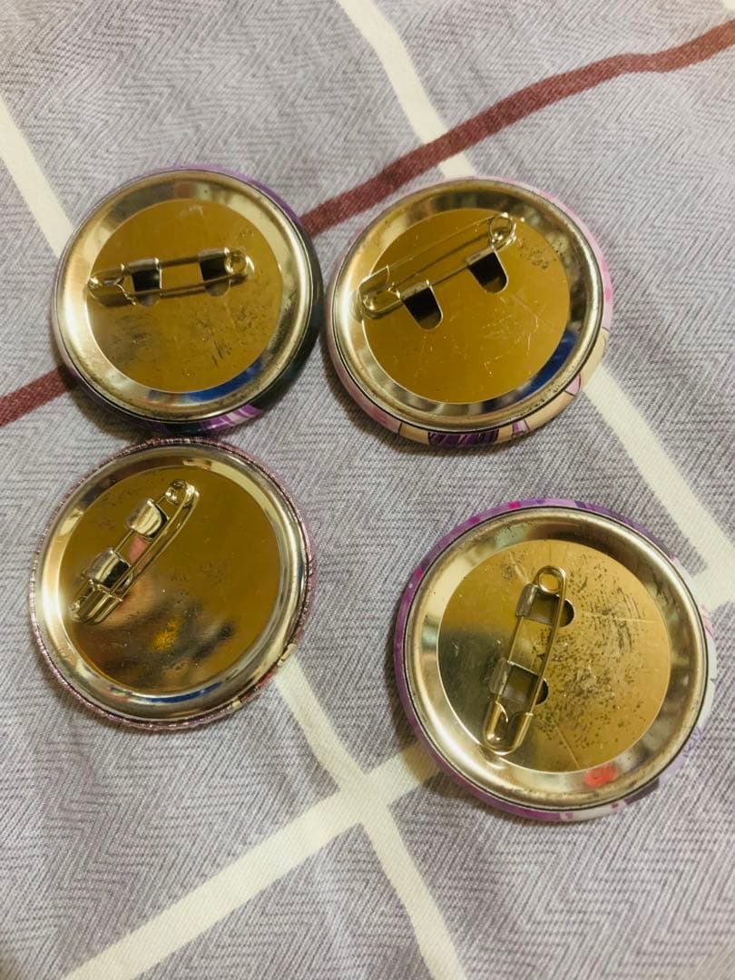 東京ミュウミュウ ザクロ　缶バッジ　ホログラム