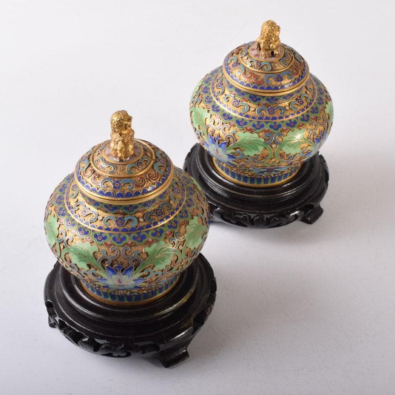 中国 古七宝琺瑯彩 獅子摘 花草文瓶 蓋壷 唐木台付 一