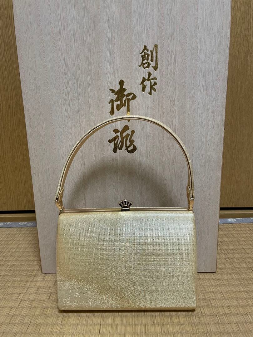 上品✨草履と和装バッグセット【木箱、手鏡付】帯地の淡いゴールド　金銀刺繍