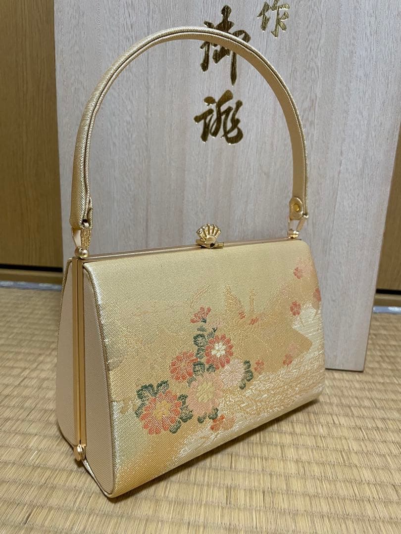 上品✨草履と和装バッグセット【木箱、手鏡付】帯地の淡いゴールド　金銀刺繍