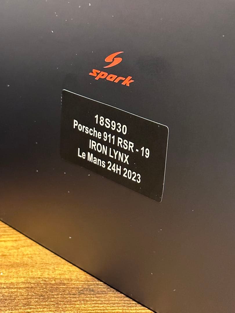 スパーク　1/18 porsche911 rsr-19 iron lynx