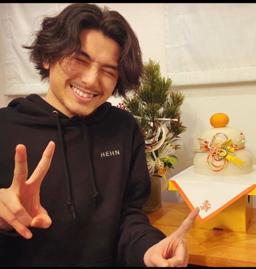 藤井風さん HEHNパーカー