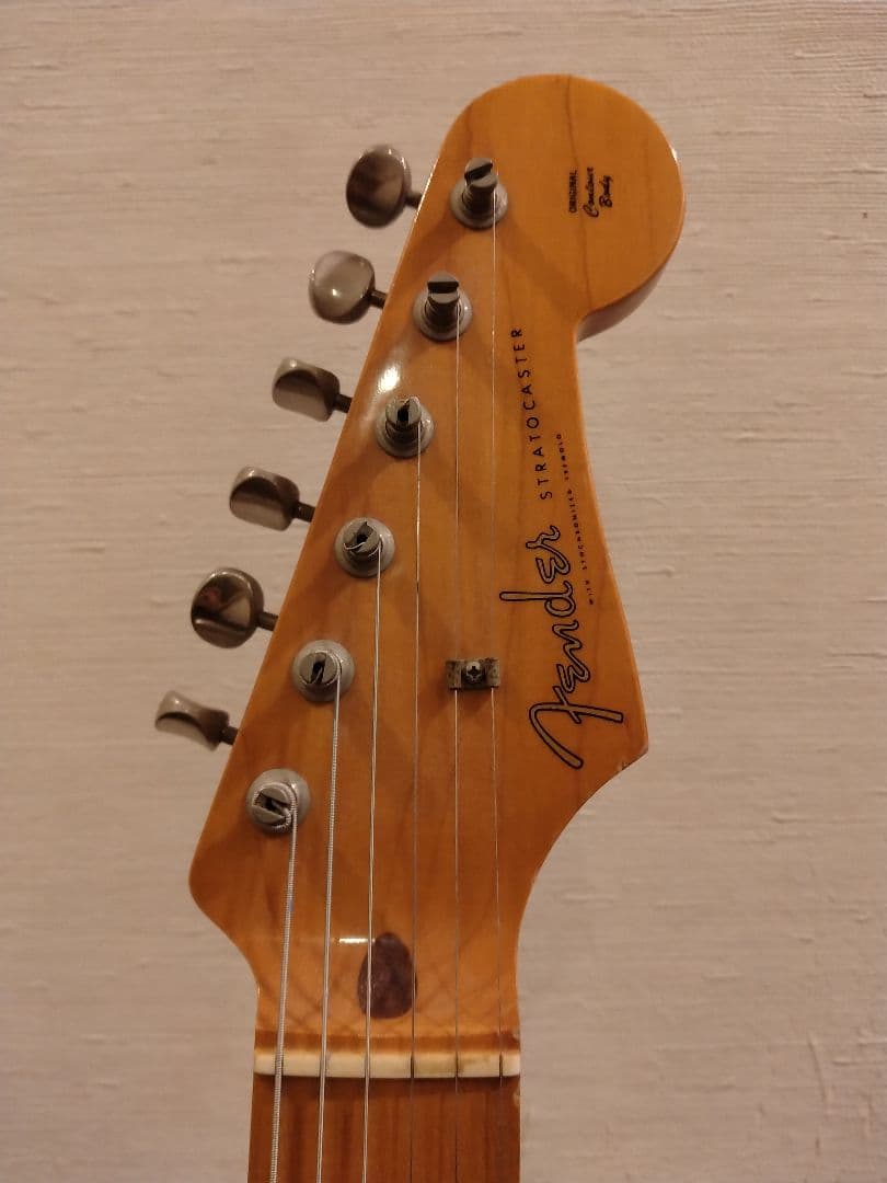 Fender japan stratocaster eシリアル