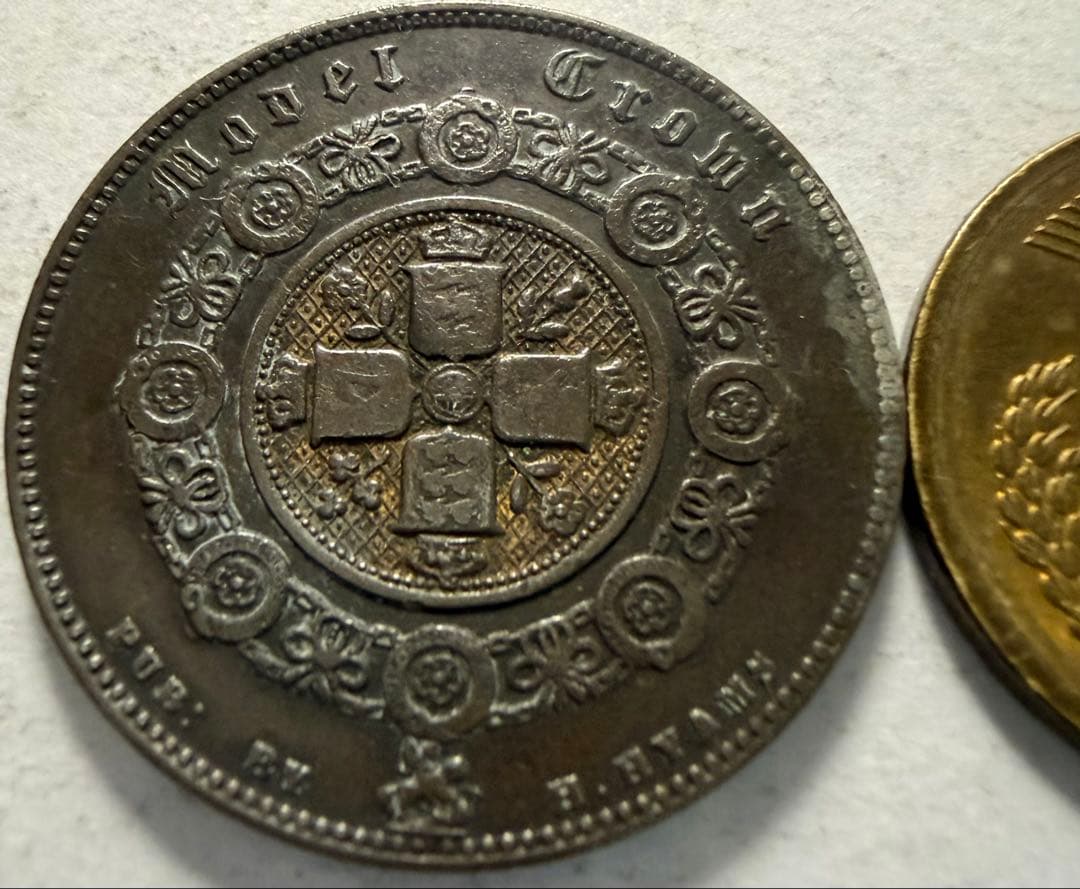 カ*ん様 1847年英国ヴィクトリア女王ゴシックモデル　クラウン銀貨　レア
