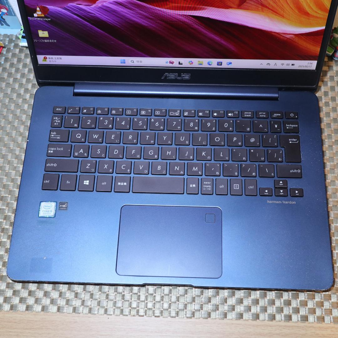 小型！Win11公式対応8世代Corei5/SSD/メ8G/無線/カメラ/FHD