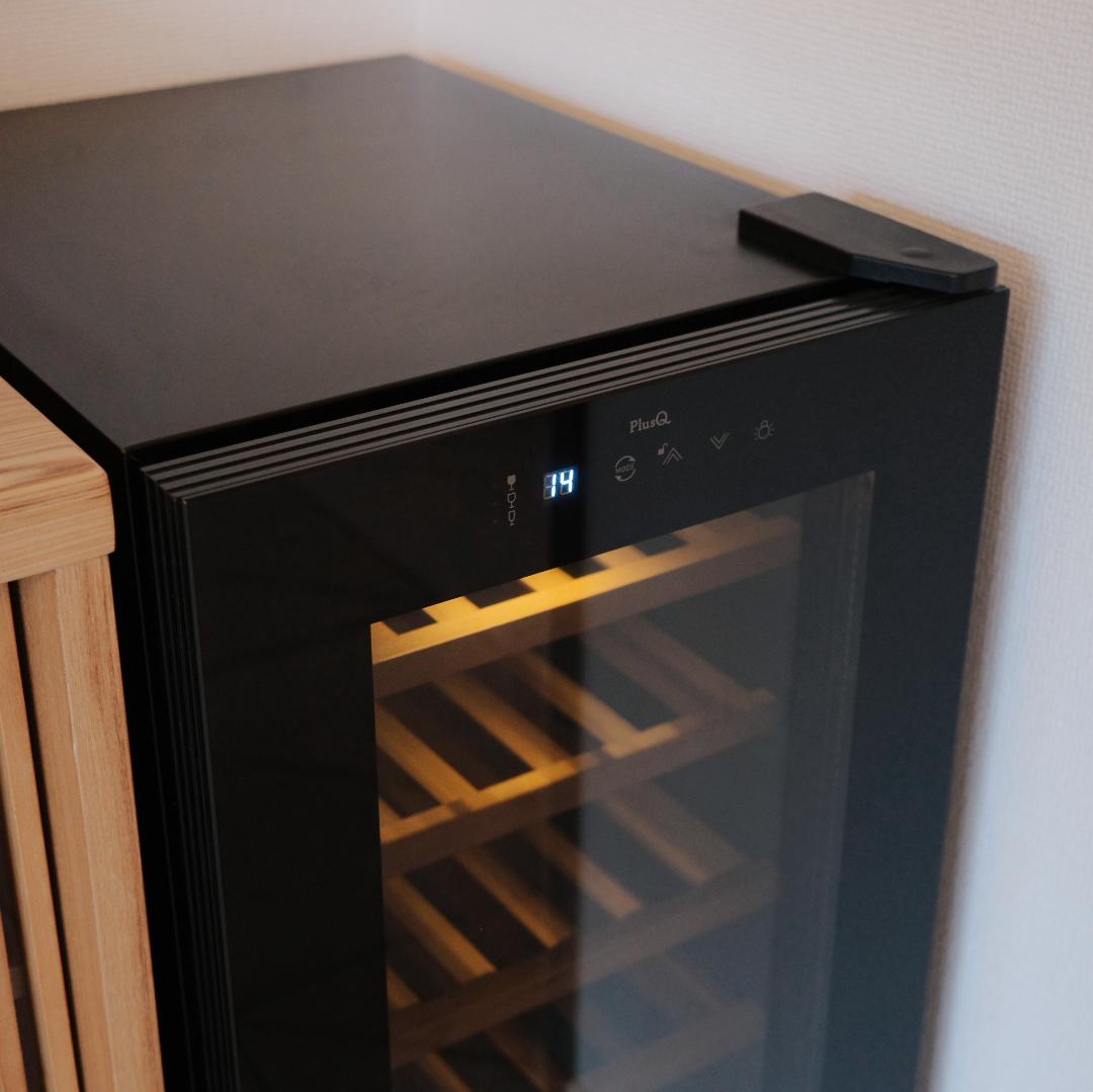 【美品】PlusQ ワインセラー 15本収納 コンプレッサー式 保温ヒーター付