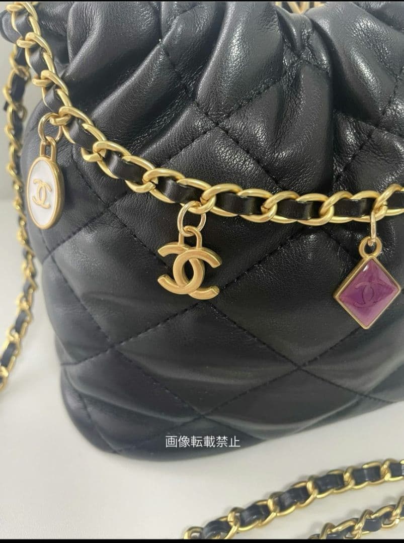 シャネル ノベルティ キルティング チャーム付き ショルダーバッグ