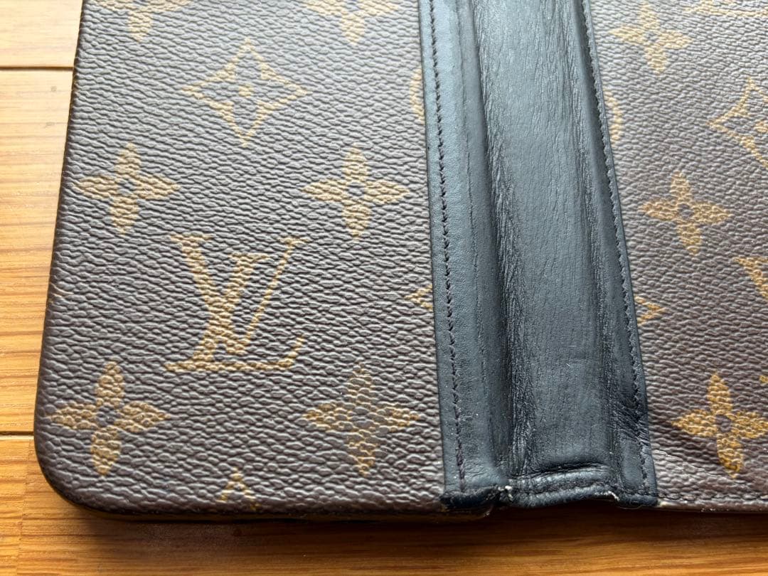 LOUIS VUITTON iPhone 15 PRO フォリオ ケース 手帳