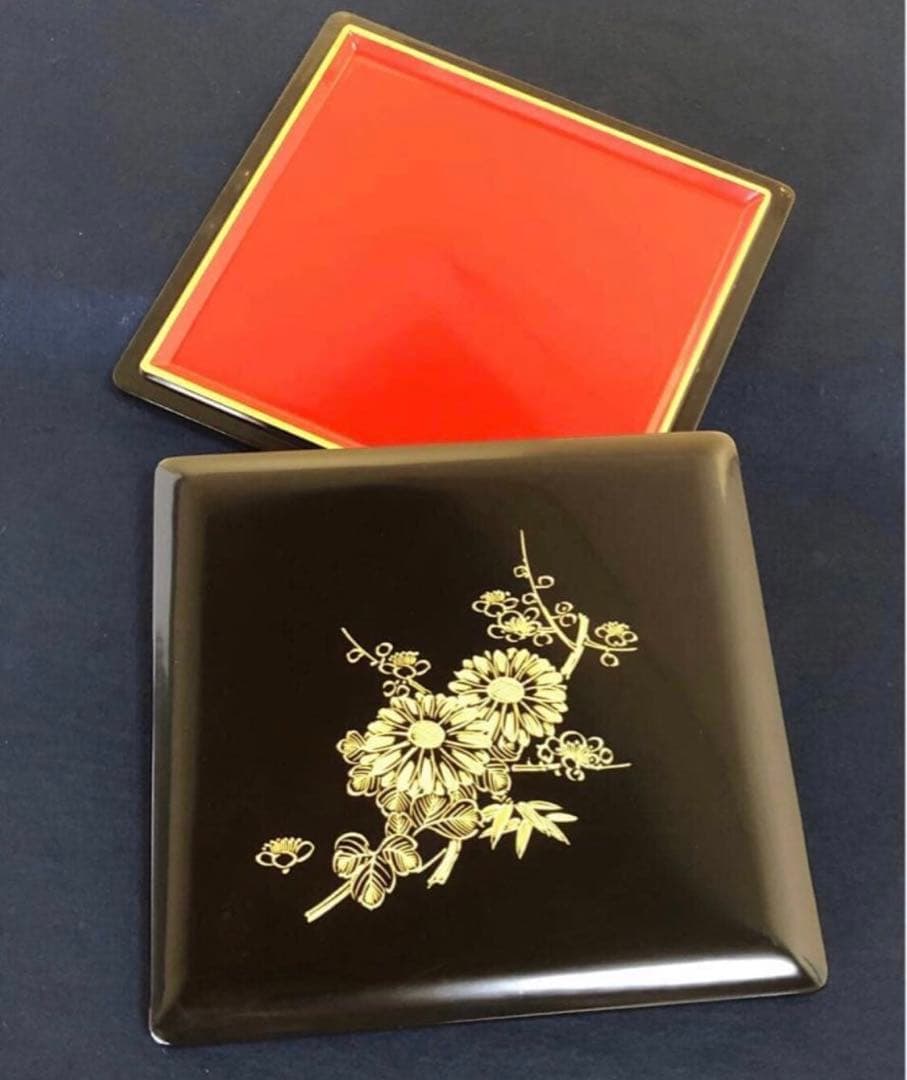 《レ》黒内朱 沈金図 二段重 替蓋 重台付 木製漆器 木箱251113え1
