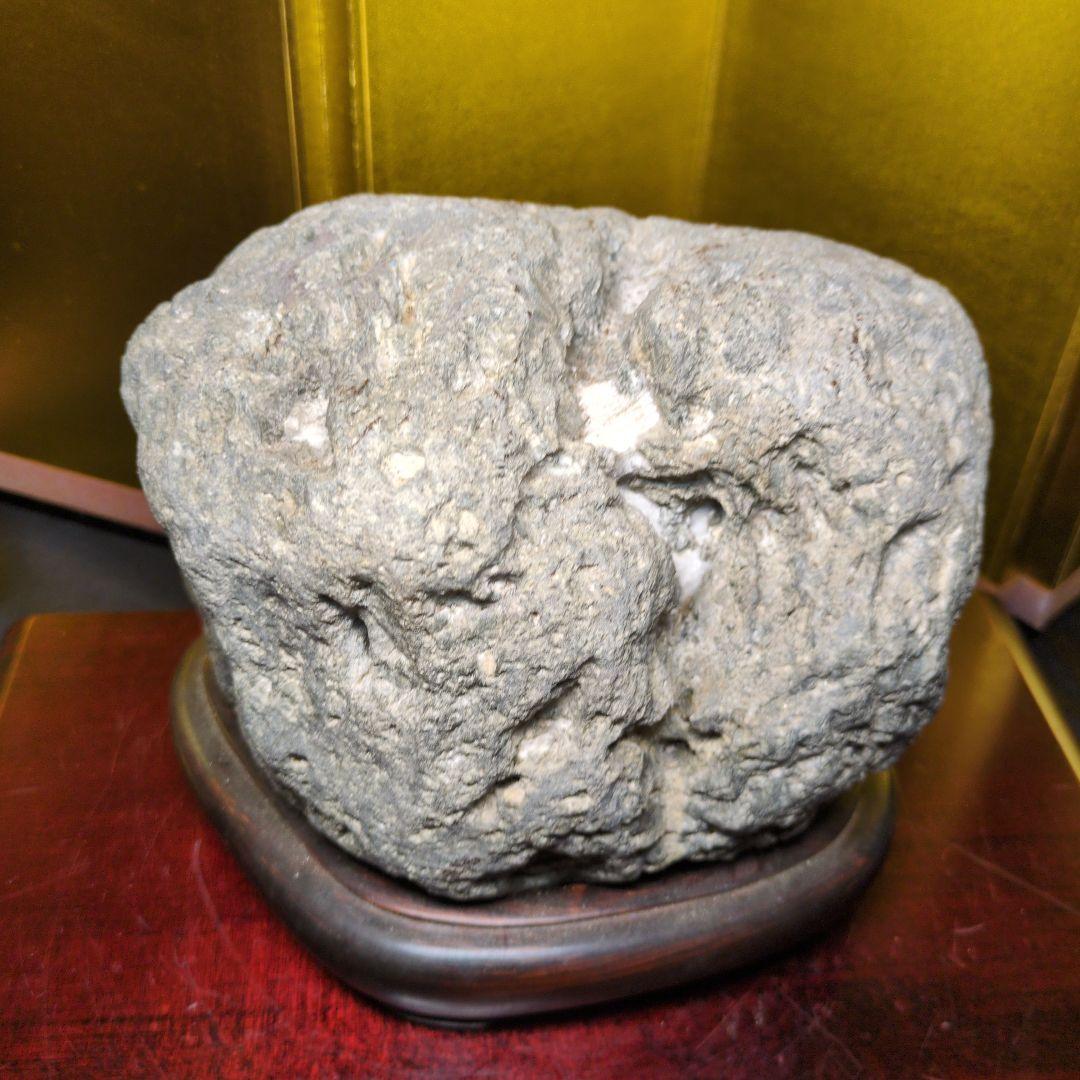 水石 天然石 約3.4kg 原石 鑑賞石 自然石 木製専用台座付き