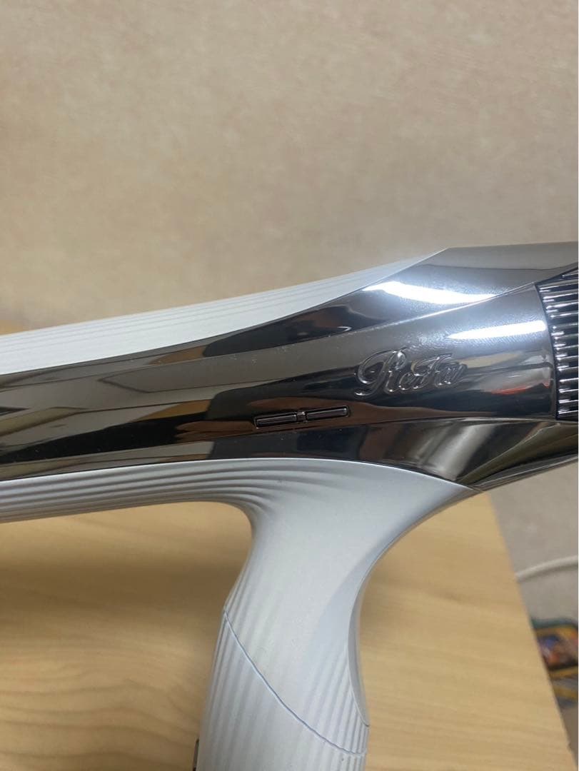 リファ　Refa ホワイト　ヘアドライヤー　RE-AX-02A ジャンク
