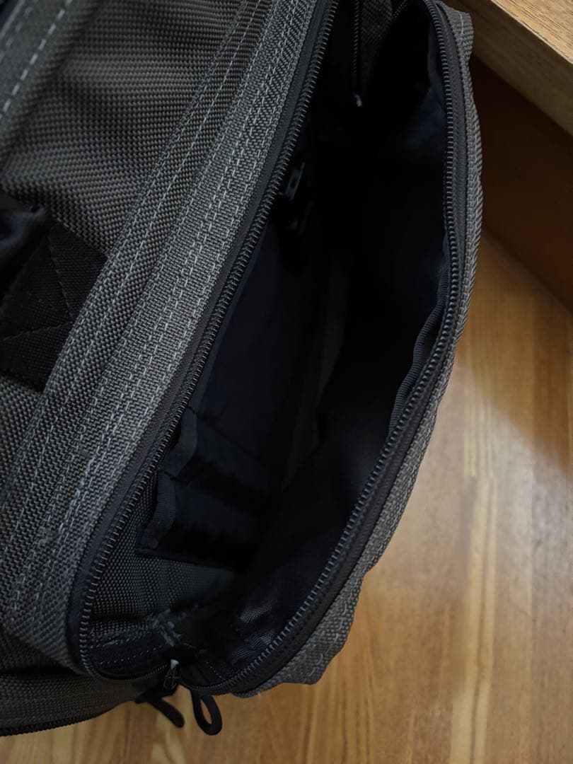 ブリーフィング A4 LINER 2WAY スティール