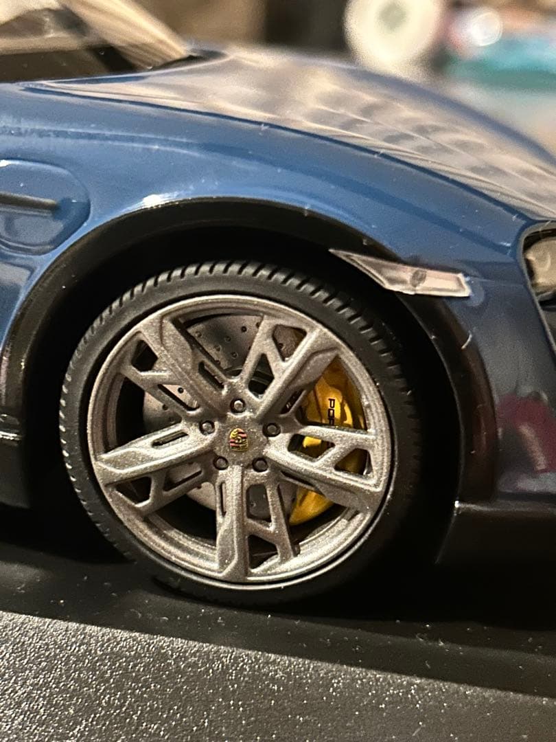 ミニチャンプスMINICHAMPS ポルシェtaycan CUV turbo S