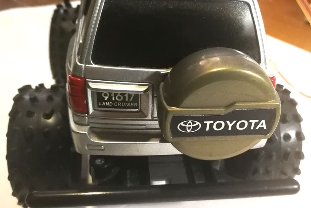 ラジコン2台／三菱：パジェロ・トヨタ：ラウンドクルーザー/充電器（NIKKO）