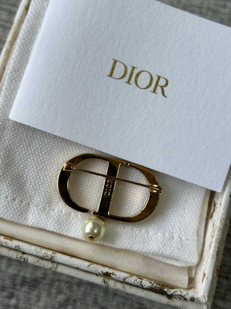 パリシャンゼリゼ店で購入 ディオールブローチ 二千円お値引き！パリ