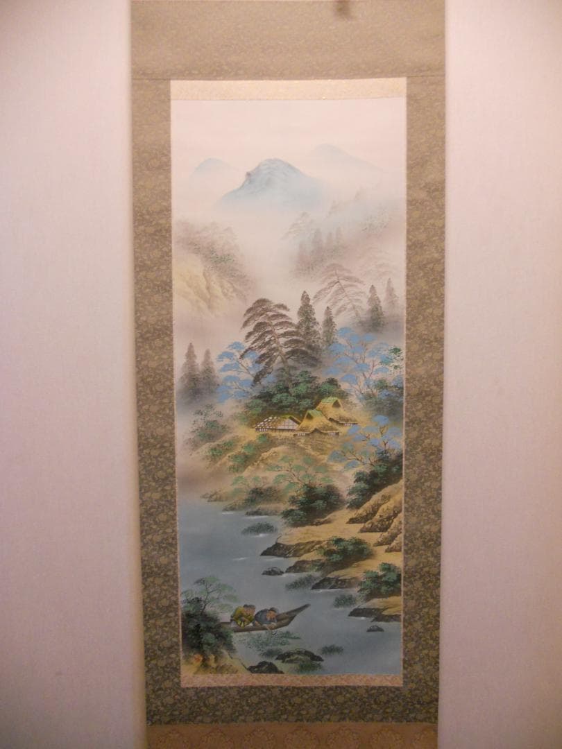 掛け軸 玉雲 招福山水 絹本 希少 軸装 茶道具 掛軸 です。