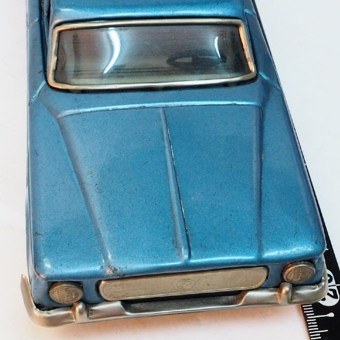 萬代屋【プリムス バリアント セダン青】tinブリキtoy car自動車【箱無】