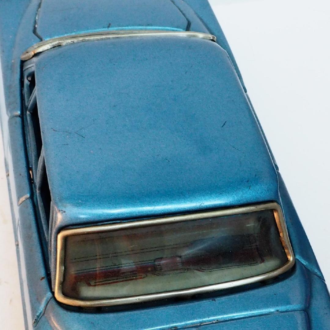 萬代屋【プリムス バリアント セダン青】tinブリキtoy car自動車【箱無】