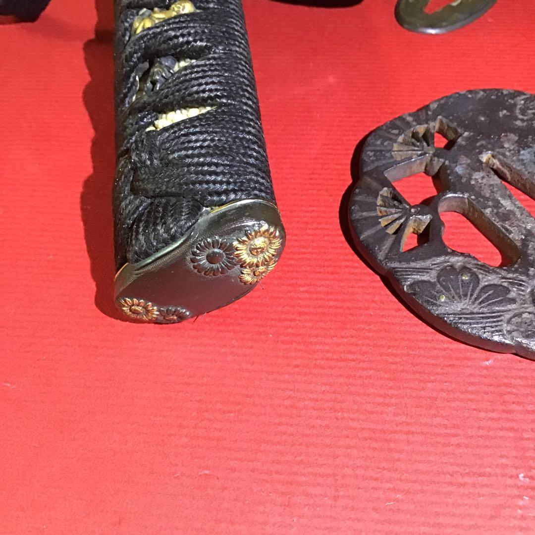 脇差拵　菊花図柄縁頭　鍔桜扇透　繋ぎは木製　　　　　書1