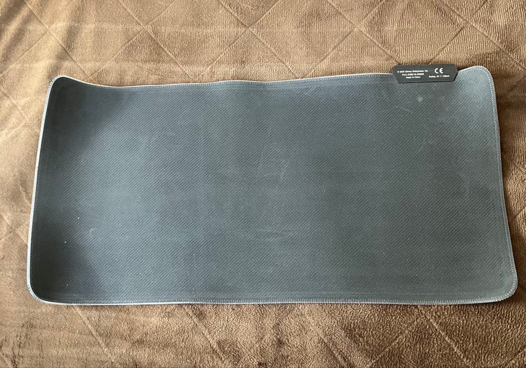 トロン：アレス』オリジナルレッドデスクマット/Tron: Ares/ディズニー