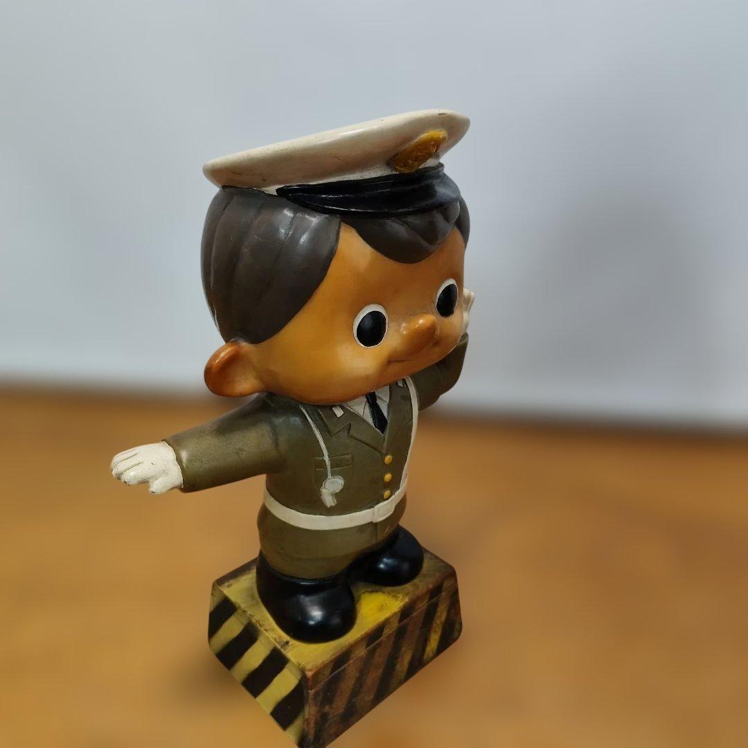 レア物! 古い 警察人形 警察署カウンター用