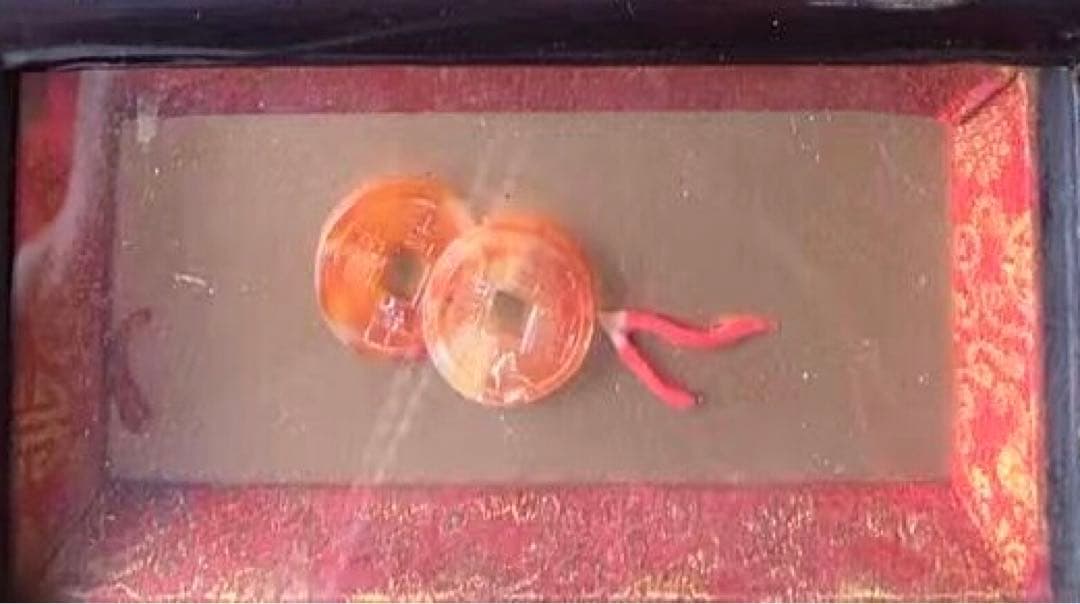 木製枠・玉石に彫刻された花瓶絵柄・リアルの花模様、￼小屏風折りたたみ式