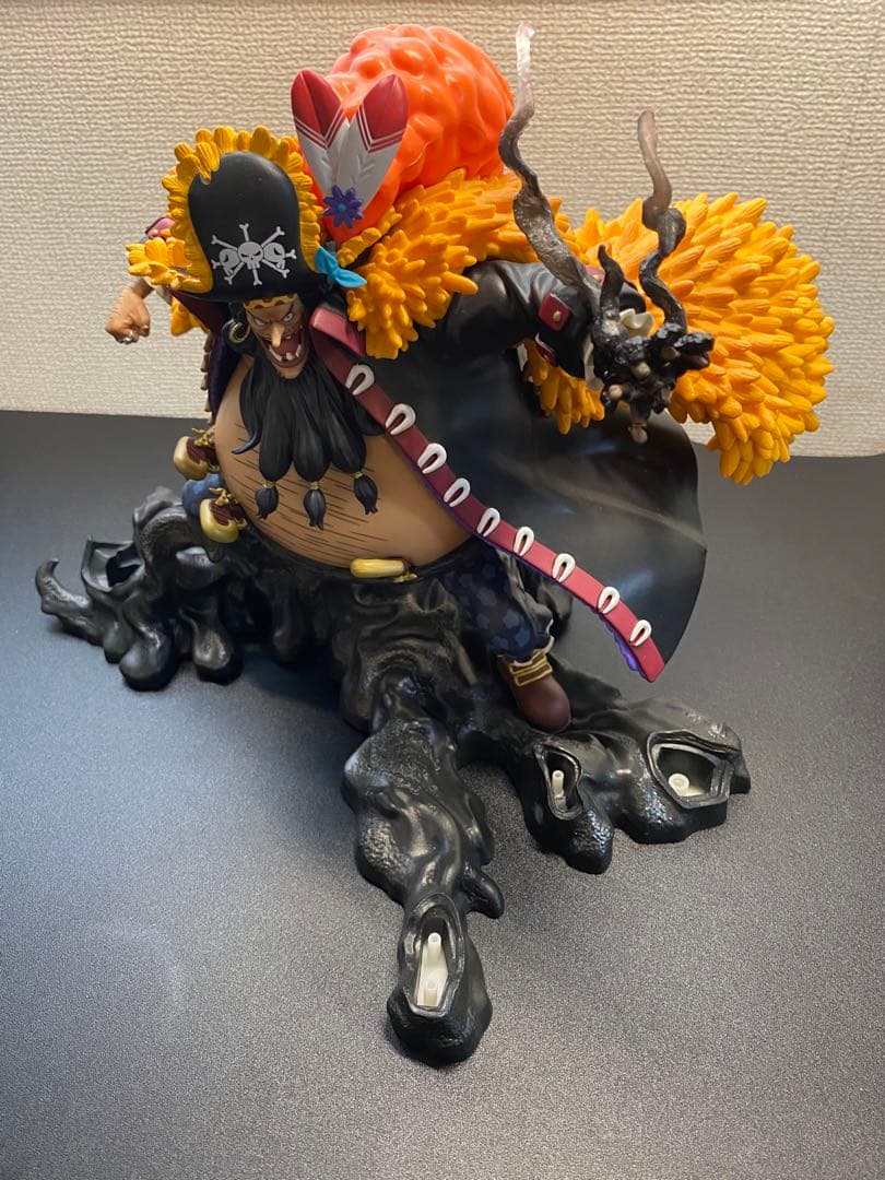 ワンピース　フィギュアーツ　黒ひげ　ティーチ　闇水　フィギュア