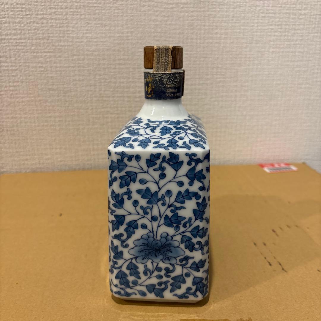 サントリーピュアモルトウイスキー 山崎12年 有田焼 染付牡丹唐草亥絵