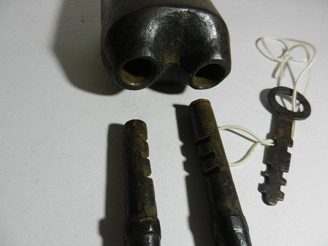 古い希少な鉄道錠前その１（ボディーに「滿鐵」マークと思われる刻印）