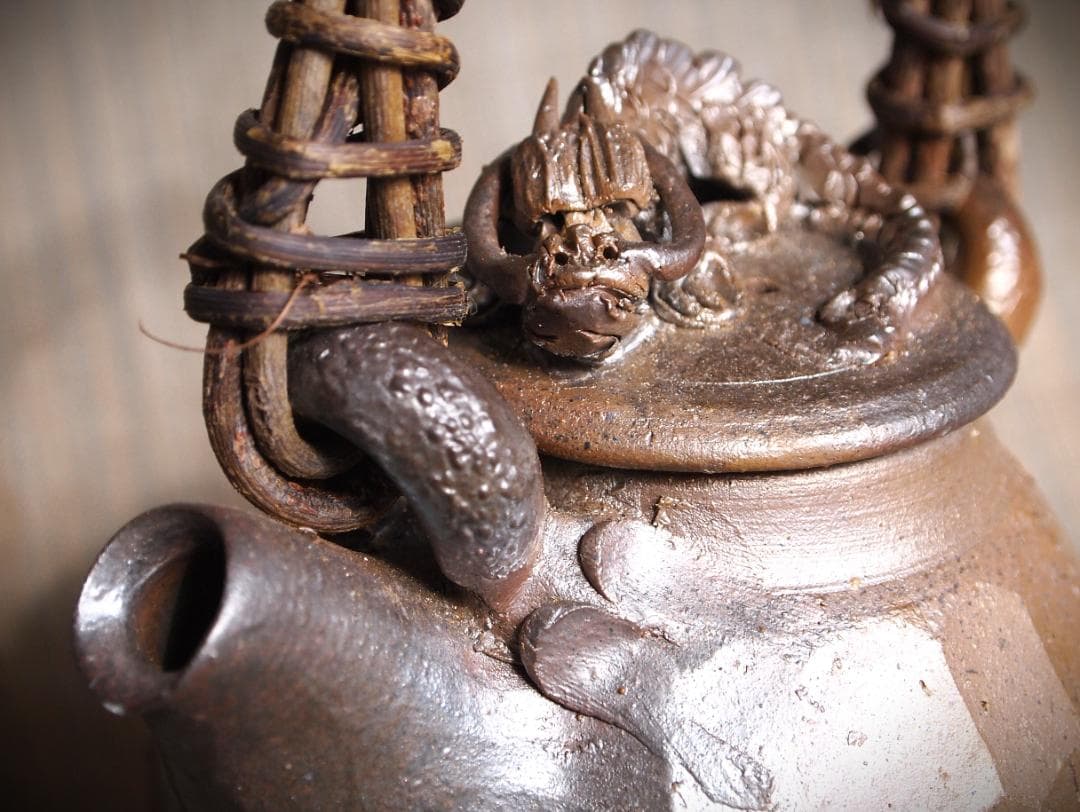 新品☆竹内靖之【師：山本陶秀】備前龍摘み籐手付き面取り