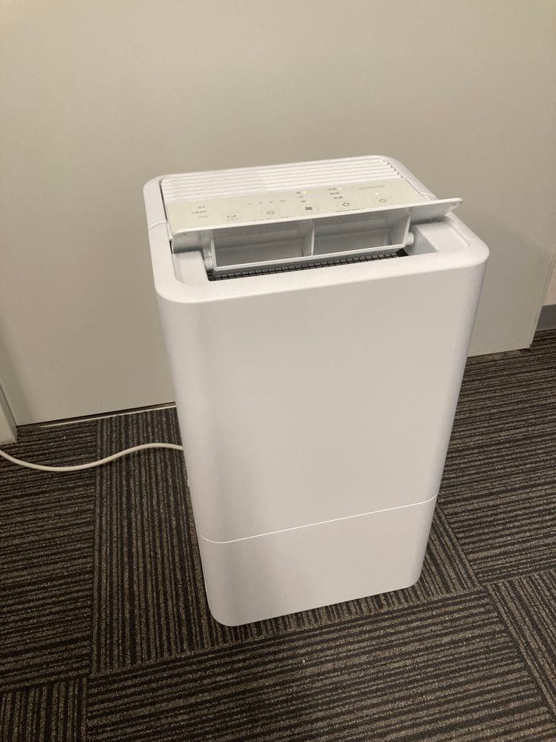 美品★2023年製星アイリスオーヤマ★コンパクトクーラー★ICA-0301G