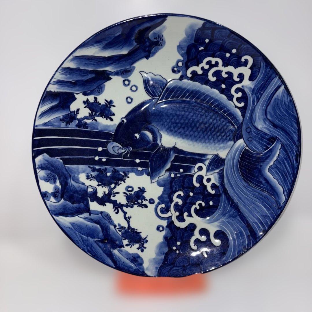 青い波と鯉の陶器皿