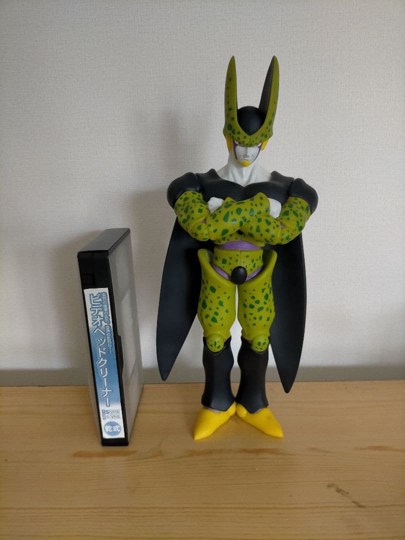 フュギュア　フリーザ　送料無料　サイズはビデオーテープと比べてください