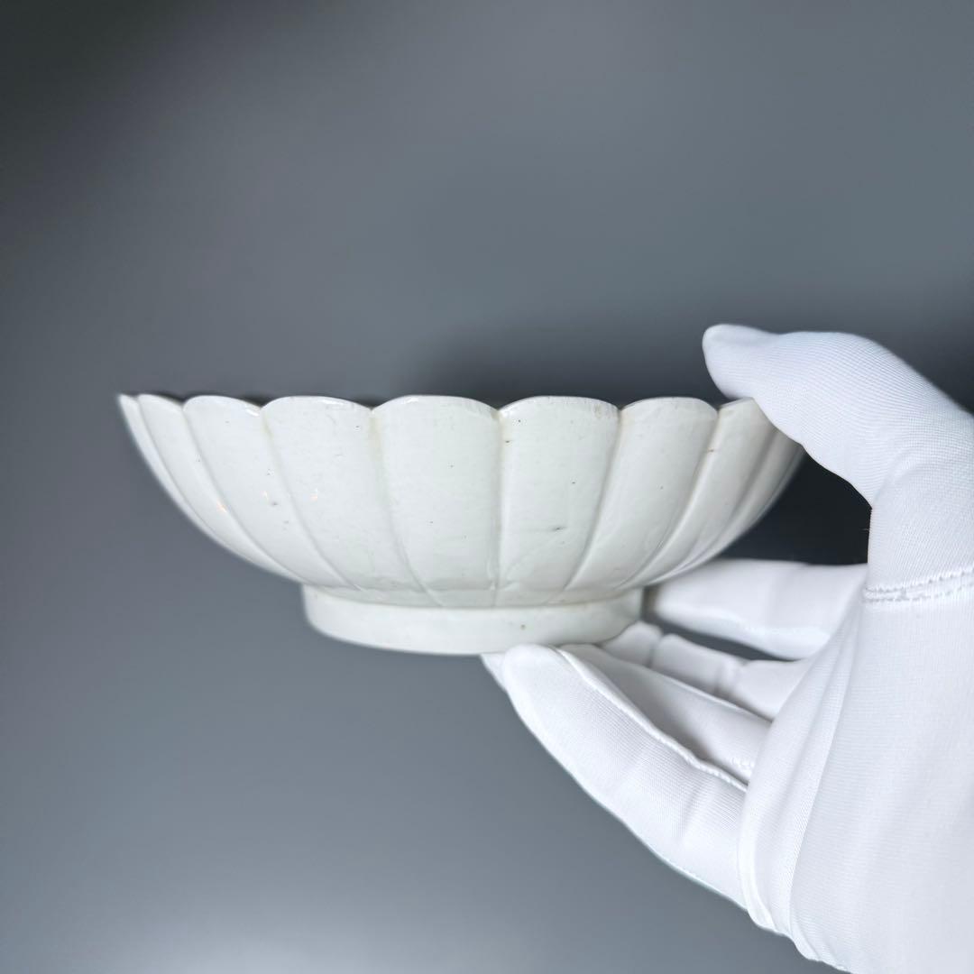 江戸中期 白磁菊花形膾皿 陽刻菊花文様 粉挽 古陶を楽しむ