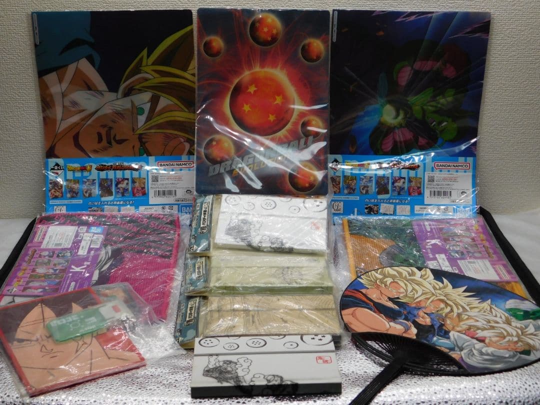 ドラゴンボール クリアファイル2枚と扇子と下敷き ＆ 関連グッズ付き etc.