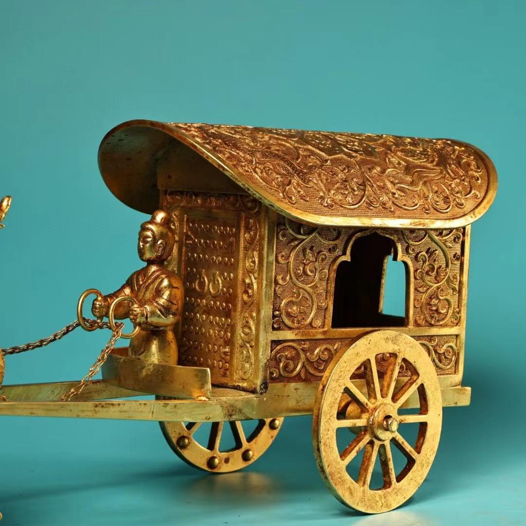 中国古美術・旧蔵鏨刻鎏金の宝石を嵌め花瓶・純銅・箱付き・高浮彫り