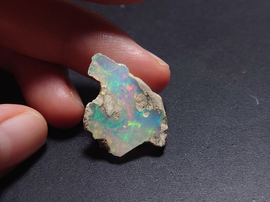 エチオピアウェロ産オパール 原石 鉱物標本 ジュエリーグレード 虹