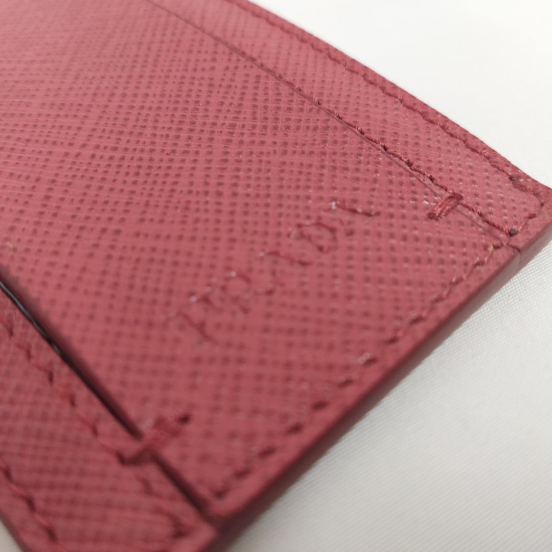 ○☆新品 未使用 プラダ サフィアーノレザー ラゲッジタグ レッド