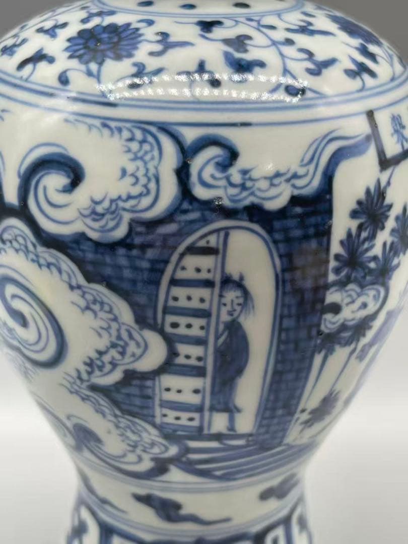 古代中国明朝時代　青花染め付き花瓶