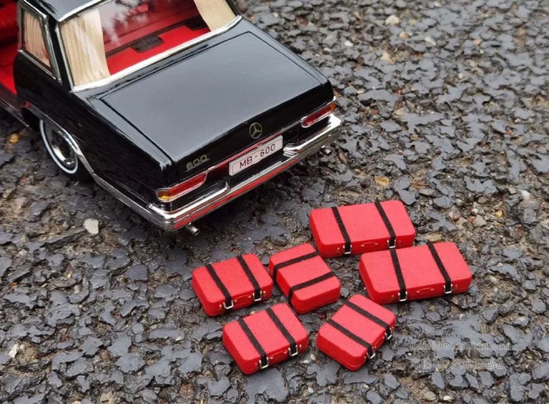 Kengfai 1:18 ベンツプルマン ミニカー