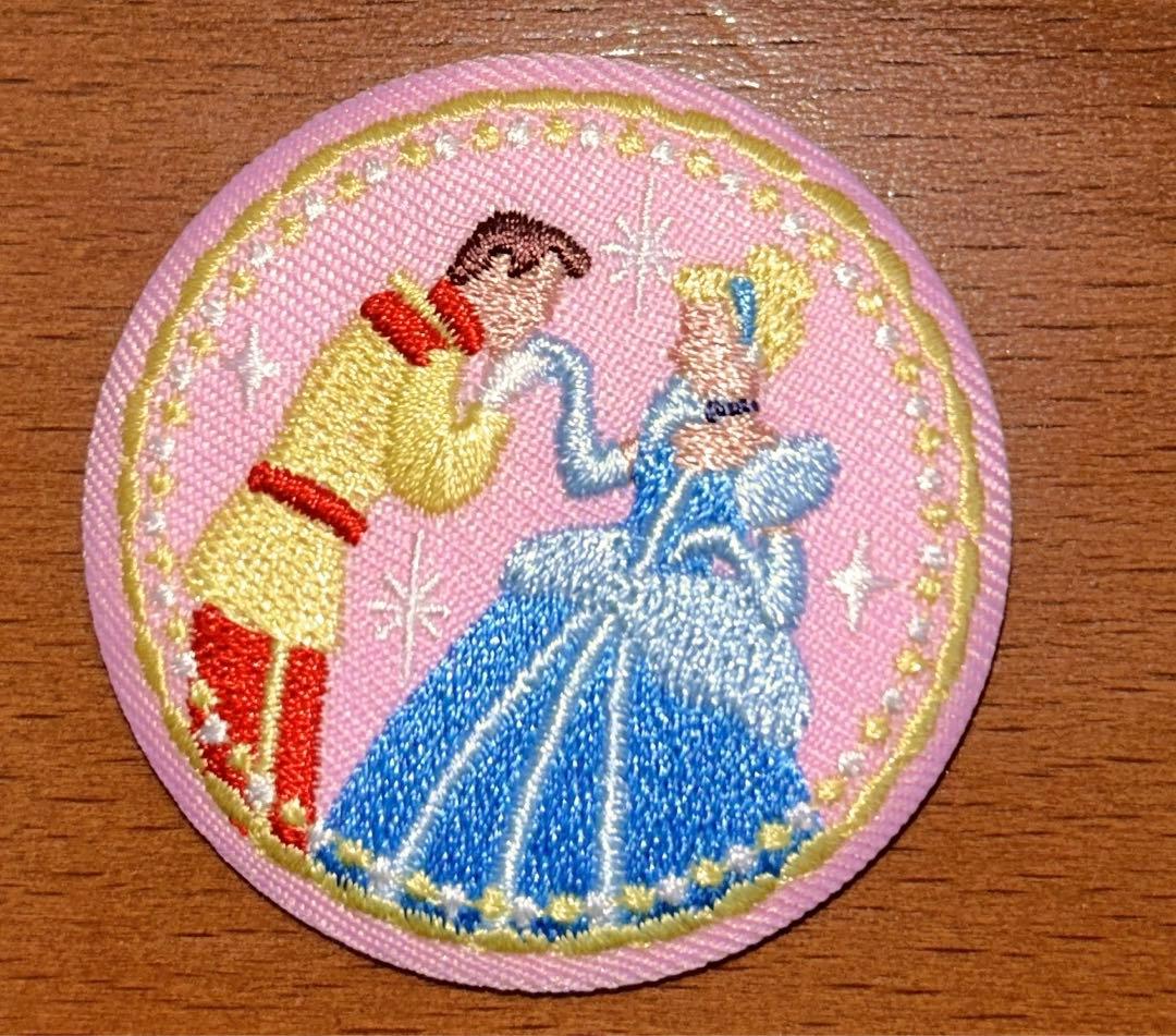ディズニー刺繍缶バッジ 全15種類コンプリート - メルカリ