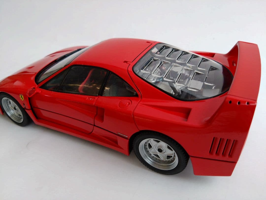 フェラーリ Ferrari F40 1/18