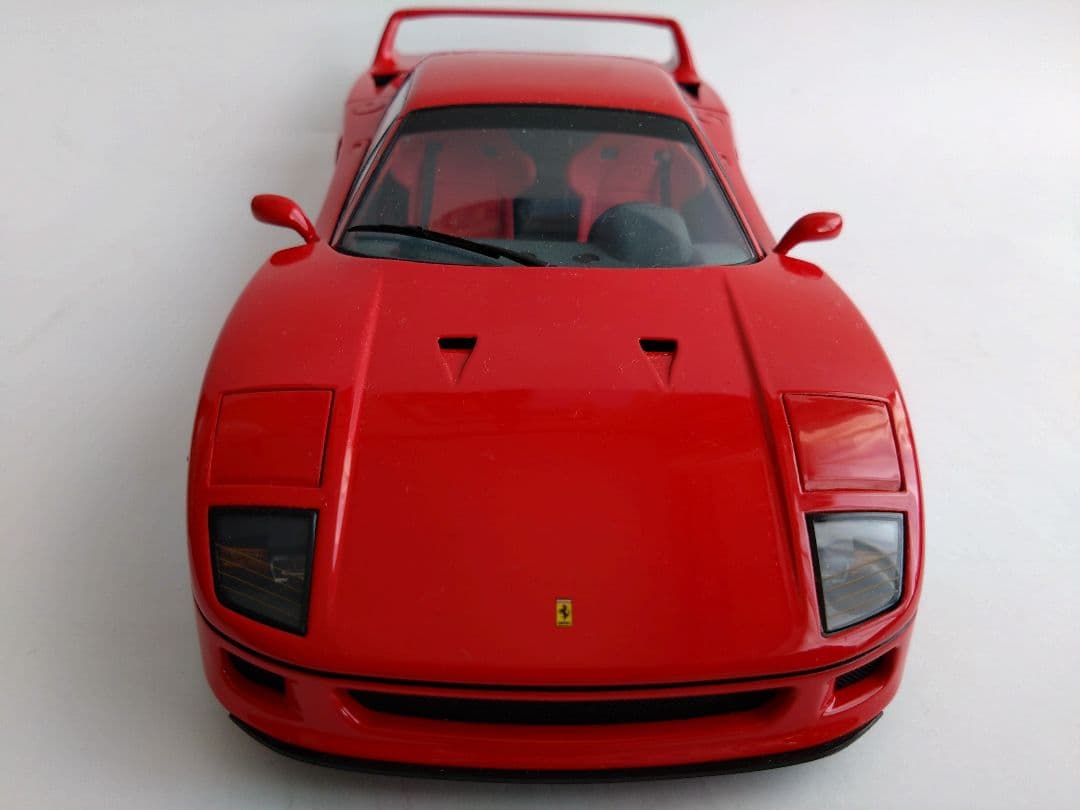フェラーリ Ferrari F40 1/18