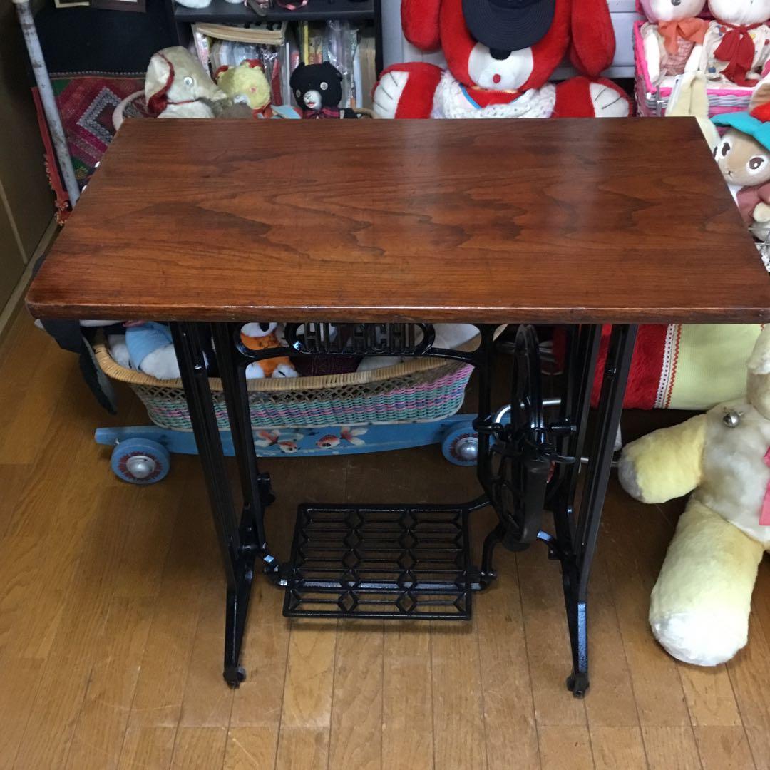 ※アンティーク※ HITATI足踏みミシン脚のテーブル　アイアン