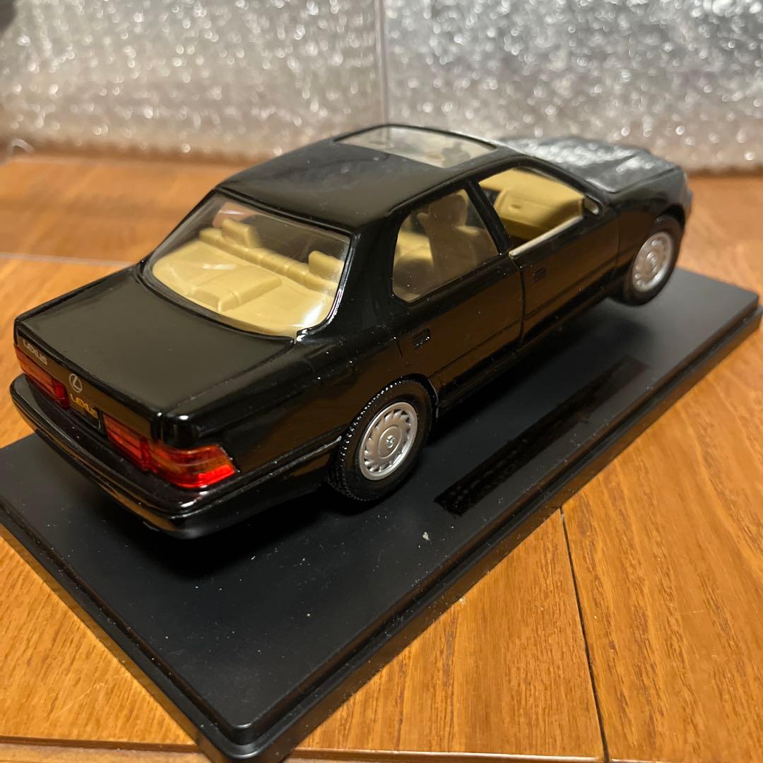 toyota Lexus LS 400 ミニカー 1/18&当時物エンブレム付き