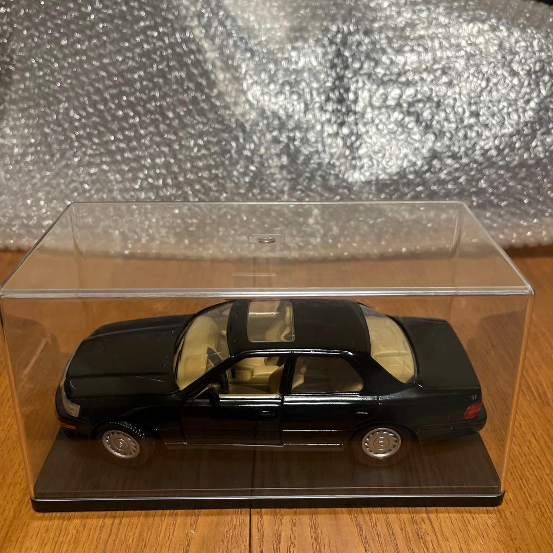 toyota Lexus LS 400 ミニカー 1/18&当時物エンブレム付き