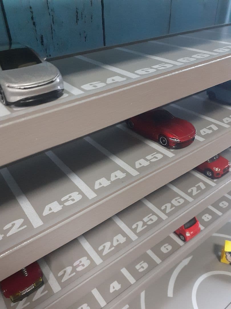 ミニカー収納棚6段110台ロータリー交差点付きトミカ